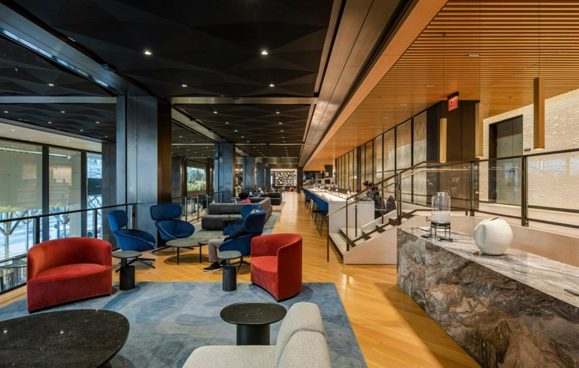 https___s3.us-east-1.amazonaws.com_uploads.thevendry.co_36211_1683128228568_PENN-1-Lobby-Lounge-4-scaled (1)